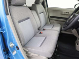 運転席の写真です!座り心地も良さそう、あなたのドライビングポジションをガッチリ支え、心地よい安心感で、ロングドライブもらくらく??