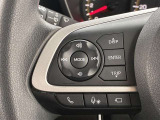 運転中、オーディオの操作をしてて、ハッとしたことはありませんか?ステアリングスイッチは、運転中でもハンドルでオーディオの操作が可能です。安全なドライブをサポートします。