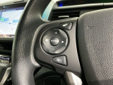 ステアリングにオーディオ操作スイッチが付いています。オーディオ画面に直接タッチしなくても操作が出来ますので、運転に集中できます。