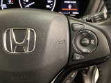 ハンドルにHondaセンシング系のクルーズコントロールやレーンキープアシストなどの操作スイッチが装備されています。ハンドルから手を離さず安全に操作できます。