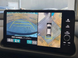 【マルチビューカメラシステム】専用のカメラにより、上から見下ろしたような視点で360度クルマの周囲を確認することができます☆死角部分も確認しやすく、狭い場所での切り返しや駐車もスムーズに行えます。