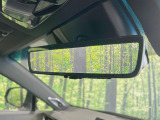 【デジタルインナーミラー】後席の大きな荷物や同乗者で後方が確認しづらい時でも安心!カメラが撮影した車両後方の映像をルームミラー内に表示。クリアな視界で状況の確認が可能です!