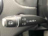 ●レーダークルーズコントロール:前の車との車間距離を一定にとりつつ、一定速度で自動走行してくれる次世代のクルーズコントロール!主に高速道路や自動車専用道路で使用する便利な機能です!