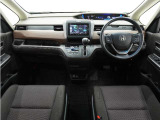 ◆視界広々で非常に運転しやすくロングドライブでも疲れを感じさせないすっきりとまとまったインパネ周りです。