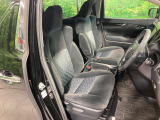 運転席シート廻りは使用感も少なく、良好な状態となっています。前オーナー様が丁寧に使っていたことがよくわかりますね。