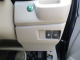 各種機能のボタンがあります。もちろん運転席からの操作も可能。スマートに使いこなしてください。