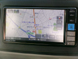 純正7型ナビを装備。タッチパネル式で使いやすく、お出かけもラクラクです。