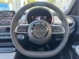 「Nuova500」をオマージュした2スポークステアリングホイール。