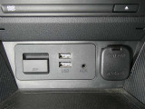 【充電用USB端子】デバイスの充電に便利です。※実際の接続端子は写真で確認or店舗までご気軽にお問合せください♪