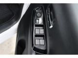 もちろん電動格納式ミラー、パワーウィンドウも装備しています。