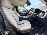 マツダ車のシートは人間工学に基づき設計されています。人の骨盤を支える様にシート内部の素材を研究し開発されていますのでロングドライブでも疲労を感じにくいのが特徴です☆