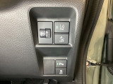 ハンドルの右側にはヘッドライトレベライザーとHondaセンシング用のメインスイッチがついています。ヘッドライトレベライザーは道路状況や積荷の加重に応じてライトの高さを調節できます。