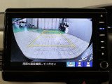 【バックカメラ】シフトを「R」の位置に入れると、自動的に画面がカメラ映像に切り替わり後方の視界をサポートする必須装備です!