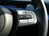 【ACC〈アダプティブ・クルーズ・コントロール〉】予め設定した車速内でクルマが自動的に加減速。前走車との適切な車間距離を維持しながら追従走行しドライバーの運転負荷を軽減します。