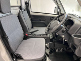 【運転席シート】ゆったりと広々した空間です。ストレスなく運転ができますよ!