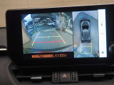全周囲カメラで周囲を確認しながら安心して駐車することができます。