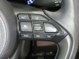 【レーダークルーズコントロール】(全車速追従機能付)付きです。車速に応じて追従支援してくれるので、ロングドライブも快適です。詳細は販売店スタッフまでおたずねください。