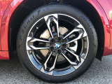 【BMWアロイホイル】軽量かつ強度に拘ったアロイホイル。走行性能ポテンシャルを引き出す設計。車の足元を引き締めてくれる大きなポイントはアロイホイルです。