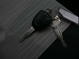 ドアの開錠施錠はドアノブに触れるだけ センサーが感知して開錠施錠をしてくれます 一度スマートキーをご体感ください 便利ですよ