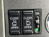 【両側パワースライドドア】スマートキーや運転席のスイッチで後席両側スライドドアの開閉が可能♪電動だから力を入れてドアを開ける必要が無く、小さなお子様でも簡単に開け閉めでき快適です♪