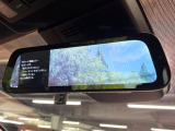 【デジタルインナーミラー】後席の大きな荷物や同乗者で後方が確認しづらい時でも安心!カメラが撮影した車両後方の映像をルームミラー内に表示。クリアな視界で状況の確認が可能です!