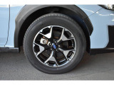 純正17インチアルミホイル/タイヤサイズは225/60R17です