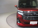 LEDヘッドライトです。デザイン性がよくとても明るいので、夜間の走行や悪天候でも安心です。しかも長寿命!