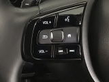 ステアリングリモコンは、運転中でも簡単に音量調整やチャンネル変更もできます!わき見運転防止にもつながるので安心です♪