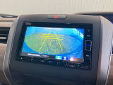 【バックカメラ】リバースにするだけで映ります、後方の安全確認や、狭い駐車場での車庫入れ、雨の日や夜間など視界の悪い時に便利です!安全にバックする為には欠かせない装備です。