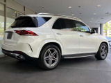 屋内展示場にて天候を気にせず、お車をご覧頂けます。ゆっくりとお車の実車確認が可能でございます!メルセデス・ベンツの魅力を精一杯お伝えさせて頂きます。