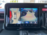 360&deg;ビューモニターでは、両サイドとフロント、バックカメラの合成で、あたかも上空から見下ろした様に周囲を確認して頂けます。駐車場だけでなく、T字路等でも活躍のアイテムです。