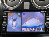 【アラウンドビューモニター】車を上から見下ろしているかのような映像で周囲の状況がひと目で確認、狭い駐車場に駐車するときも安心です♪