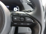 アダプティブクルーズコントロール機能付きです。走行中に先行車の様子を検知しながら、設定した車速の範囲内で先行車との距離のキープを支援します。詳細は販売店スタッフまでおたずねください。