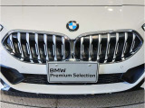 【キドニーグリル】BMWは約90年もの間、ほぼ全ての車両にひと目でBMWだと分かるこの特徴的なフロントグリルが備えられ、デザイン・アイコンとして親しまれてきました。