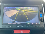 バックモニター付きで、車庫入れやバック時の後方確認をサポート。