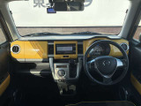 見晴らし良好で運転しやすい!座るだけでワクワクする特等席です。Great view, easy drive! An exciting special seat for you.