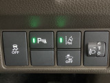 ハンドルの右側にはヘッドライトレベライザーとHondaセンシング用のメインスイッチがついています。ヘッドライトレベライザーは道路状況や積荷の加重に応じてライトの高さを調節できます。