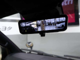 【デジタルインナーミラー】車両後方カメラの映像をインナーミラー内のディスプレイに表示。視界を遮るものがない映像で、後方の安全確認がより快適になります。一度お店でご確認して下さい!!
