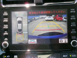 全周囲モニター付きですので、上から見たような映像も確認できます。(補助装置になりますので、目視でもご確認ください)