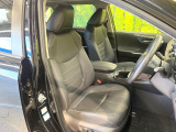運転席シート廻りは使用感も少なく、良好な状態となっています。前オーナー様が丁寧に使っていたことがよくわかりますね。
