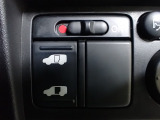 運転席からもスライドドアをボタン操作でスピーディーに開閉できます!またスマートキーでも操作できるので便利です。