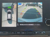 空から見下ろすような視点で、スムーズな駐車と安全確認をサポートする「アラウンドビューモニター」付です。