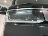 LEDヘッドライトは、点灯の瞬間から最大光量を発揮し、突然暗くなるトンネルなどでの安定感を高めます。