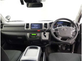 オシャレなインテリアで運転する気分も盛り上がりますよね^^