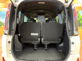 普段のお買い物や通勤、送迎等に十分な荷室スペースを確保しております。セカンドシートを倒すと、大きな荷物の積載も可能です♪