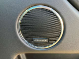 【MERIDIANサラウンドサウンドシステム 】低音から高音までをクリアに再現し車内に臨場感溢れる音響空間を提供致します。