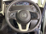 Hondaセンシング搭載ミリ波レーダーと単眼カメラで、クルマの前方の状況を認識。ブレーキやステアリングの制御技術と協調し、安心・快適な運転や事故回避を支援する先のシステムです