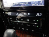 車内の温度管理に便利なオートエアコン☆
