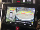 【パノラミックビューモニター】専用のカメラにより、上から見下ろしたような視点で360度クルマの周囲を確認することができます☆死角部分も確認しやすく、狭い場所での切り返しや駐車もスムーズに行えます。