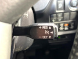 【クルーズコントロール】高速道路もラクラク走行。アクセルを離しても一定速度で走行ができ、長距離運転時の負担を軽減!加速・減速も簡単なスイッチ操作で調整できます。
